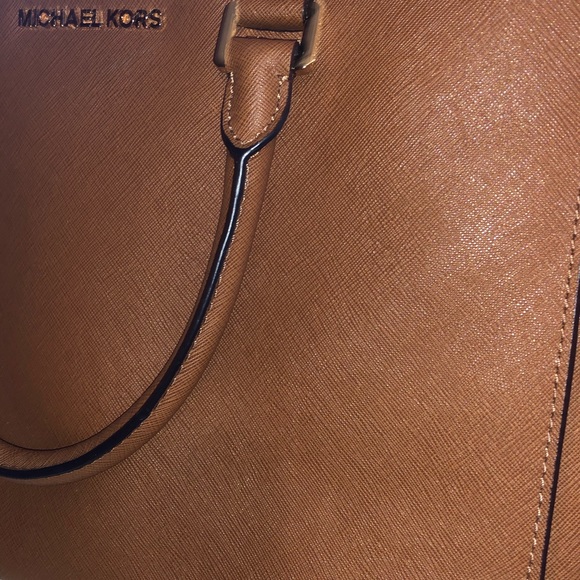 Medium size Michael kors brown handbag with strap - Picture 4 of 8